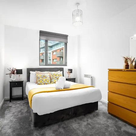 Large Centre - Balcony - Free Wifi & Netflix 85s *